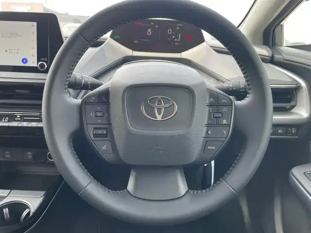 トヨタ プリウス U 岩手県 2023(令5)年 0.1万km グレー 4WD/トヨタセーフティセンス/　衝突回避支援型プリクラッシュセーフティ/　交差点横断歩行者検知/　緊急時操舵支援機能/　低速時加速制御機能/　レーントレーシングアシスト/　ロードサインアシスト/　カーブ速度制御機能/　先行車発進告知/　ドライバー異常時対応システム/純正メモリーナビ/　BT/TV/レーダークルーズコントロール/LEDオートライト/オートマチックハイビーム/スマートキー/ETC2.0