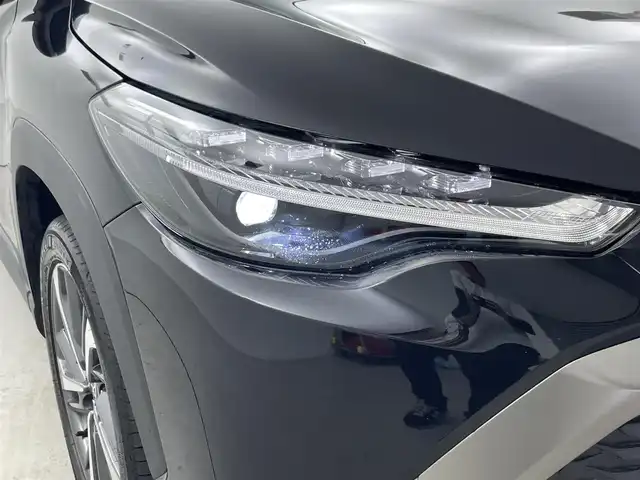 トヨタ カローラ クロス ハイブリッド Z 福井県 2023(令5)年 3.2万km アティチュードブラックマイカ ガラスルーフ/純正ディスプレイオーディオ/-フルセグTV/BT/ミラキャスト/USB/全方位カメラ/衝突被害軽減ブレーキ/ブラインドスポットモニター/アダプティブクルーズコントロール/レーンキープアシスト/ハンズフリーパワーバックドア/ETC/ハーフレザーシート/運転席パワーシート/前席シートヒーター/社外LEDヘッドライト/オートライト/オートハイビーム/LEDデイランプ/LEDシーケンシャルウインカー/LEDフォグランプ/純正18インチアルミホイール/純正フロアマット/取扱説明書/保証書