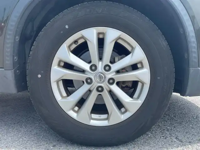 日産 エクストレイル 20X エマージェンシーブレーキ 滋賀県 2015(平27)年 3.6万km チタニウムカーキ ４WD/純正メーカーナビ/ (AM/FM/CD/DVD/AUX/Bluetooth/フルセグTV)/インテリジェントアラウンドビューモニター/ビルトインETC/ドライブレコーダー/コーナーセンサー/黒革シート/前席シートヒーター/前席エアーシート/クルーズコントロール/エマージェンシーブレーキ/横滑り防止機能/革巻きステアリング/ステアリングスイッチ/オートライト/アイドリングストップ/純正17インチアルミホイール/スマートキー/オートライト/純正HIDヘッドライト/純正フロアマット/純正ドアバイザー/電格ウインカーミラー/取扱説明書/保証書