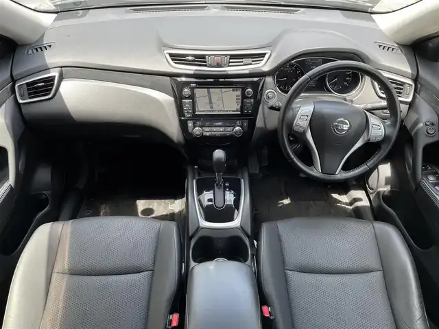 日産 エクストレイル 20X エマージェンシーブレーキ 滋賀県 2015(平27)年 3.6万km チタニウムカーキ ４WD/純正メーカーナビ/ (AM/FM/CD/DVD/AUX/Bluetooth/フルセグTV)/インテリジェントアラウンドビューモニター/ビルトインETC/ドライブレコーダー/コーナーセンサー/黒革シート/前席シートヒーター/前席エアーシート/クルーズコントロール/エマージェンシーブレーキ/横滑り防止機能/革巻きステアリング/ステアリングスイッチ/オートライト/アイドリングストップ/純正17インチアルミホイール/スマートキー/オートライト/純正HIDヘッドライト/純正フロアマット/純正ドアバイザー/電格ウインカーミラー/取扱説明書/保証書