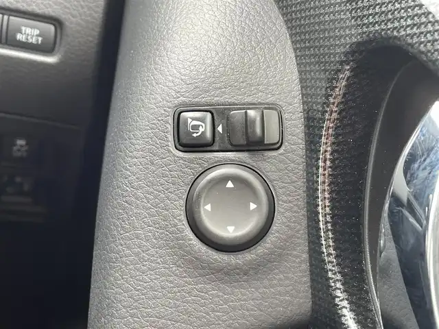 日産 エクストレイル 20X エマージェンシーブレーキ 滋賀県 2015(平27)年 3.6万km チタニウムカーキ ４WD/純正メーカーナビ/ (AM/FM/CD/DVD/AUX/Bluetooth/フルセグTV)/インテリジェントアラウンドビューモニター/ビルトインETC/ドライブレコーダー/コーナーセンサー/黒革シート/前席シートヒーター/前席エアーシート/クルーズコントロール/エマージェンシーブレーキ/横滑り防止機能/革巻きステアリング/ステアリングスイッチ/オートライト/アイドリングストップ/純正17インチアルミホイール/スマートキー/オートライト/純正HIDヘッドライト/純正フロアマット/純正ドアバイザー/電格ウインカーミラー/取扱説明書/保証書