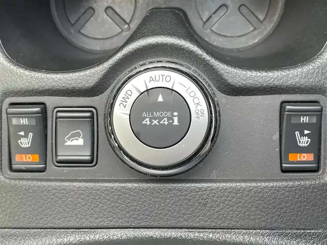 日産 エクストレイル 20X エマージェンシーブレーキ 滋賀県 2015(平27)年 3.6万km チタニウムカーキ ４WD/純正メーカーナビ/ (AM/FM/CD/DVD/AUX/Bluetooth/フルセグTV)/インテリジェントアラウンドビューモニター/ビルトインETC/ドライブレコーダー/コーナーセンサー/黒革シート/前席シートヒーター/前席エアーシート/クルーズコントロール/エマージェンシーブレーキ/横滑り防止機能/革巻きステアリング/ステアリングスイッチ/オートライト/アイドリングストップ/純正17インチアルミホイール/スマートキー/オートライト/純正HIDヘッドライト/純正フロアマット/純正ドアバイザー/電格ウインカーミラー/取扱説明書/保証書