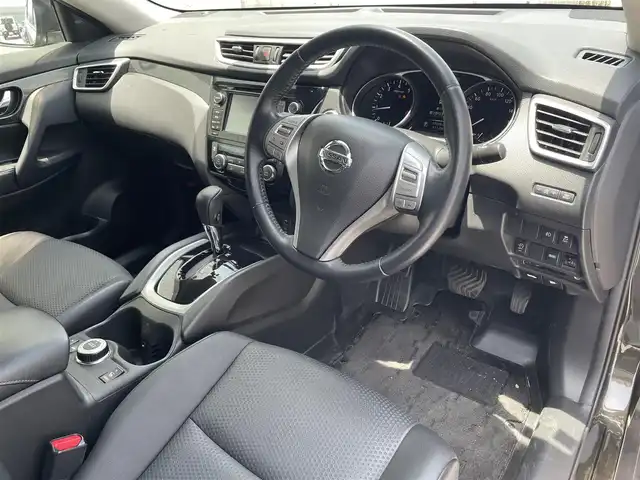 日産 エクストレイル 20X エマージェンシーブレーキ 滋賀県 2015(平27)年 3.6万km チタニウムカーキ ４WD/純正メーカーナビ/ (AM/FM/CD/DVD/AUX/Bluetooth/フルセグTV)/インテリジェントアラウンドビューモニター/ビルトインETC/ドライブレコーダー/コーナーセンサー/黒革シート/前席シートヒーター/前席エアーシート/クルーズコントロール/エマージェンシーブレーキ/横滑り防止機能/革巻きステアリング/ステアリングスイッチ/オートライト/アイドリングストップ/純正17インチアルミホイール/スマートキー/オートライト/純正HIDヘッドライト/純正フロアマット/純正ドアバイザー/電格ウインカーミラー/取扱説明書/保証書