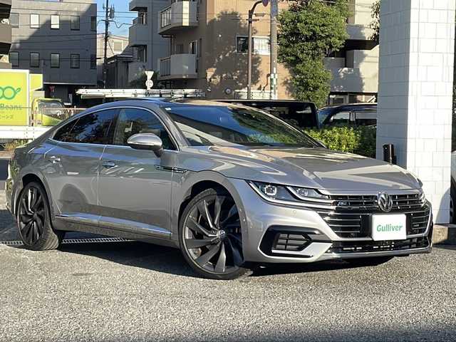 フォルクスワーゲン アルテオン Rライン 4M アドバンス 東京都 2018(平30)年 4.8万km シルバー ワンオーナー/新車時保証書　整備記録簿/取扱説明書　ナビ説明書/プリクラッシュブレーキシステム/アダプティブクルーズコントロール/レーンチェンジアシスト/レーンキープアシスト/パーキングアシスト/アイドリングストップ/純正ナビ/フルセグTV/SD/CD/DVD/REC/BT/AUX/USB/AppleCarplay/360度カメラ　ETC【DSRC】/レザーシート/全席シートヒーター/ハンドルヒーター/運転席メモリー付パワーシート【マッサージ付】/パワートランクドア/LEDヘッドライト/オートライト/スマートキー×2/パドルシフト付き革巻きハンドル/純正20インチアルミ