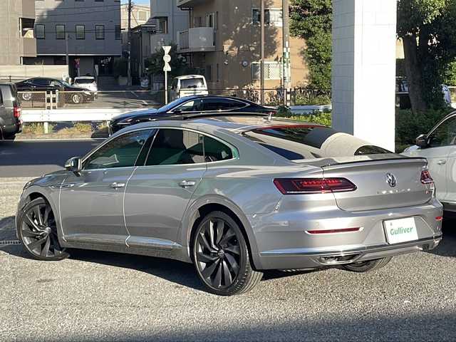 フォルクスワーゲン アルテオン Rライン 4M アドバンス 東京都 2018(平30)年 4.8万km シルバー ワンオーナー/新車時保証書　整備記録簿/取扱説明書　ナビ説明書/プリクラッシュブレーキシステム/アダプティブクルーズコントロール/レーンチェンジアシスト/レーンキープアシスト/パーキングアシスト/アイドリングストップ/純正ナビ/フルセグTV/SD/CD/DVD/REC/BT/AUX/USB/AppleCarplay/360度カメラ　ETC【DSRC】/レザーシート/全席シートヒーター/ハンドルヒーター/運転席メモリー付パワーシート【マッサージ付】/パワートランクドア/LEDヘッドライト/オートライト/スマートキー×2/パドルシフト付き革巻きハンドル/純正20インチアルミ