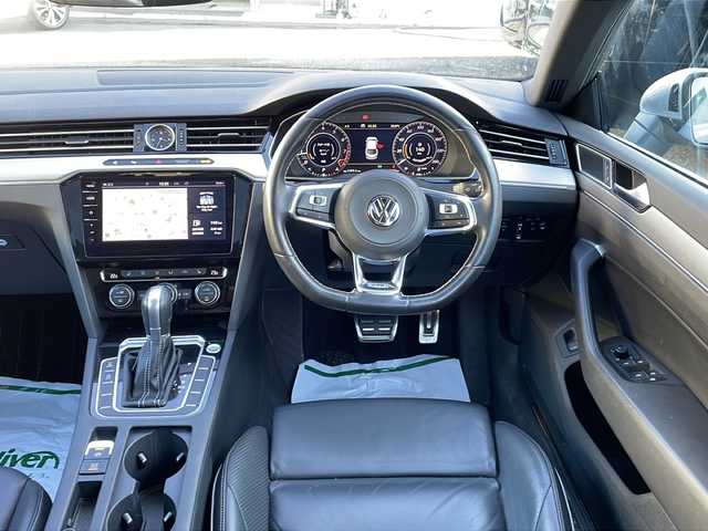 フォルクスワーゲン アルテオン Rライン 4M アドバンス 東京都 2018(平30)年 4.8万km シルバー ワンオーナー/新車時保証書　整備記録簿/取扱説明書　ナビ説明書/プリクラッシュブレーキシステム/アダプティブクルーズコントロール/レーンチェンジアシスト/レーンキープアシスト/パーキングアシスト/アイドリングストップ/純正ナビ/フルセグTV/SD/CD/DVD/REC/BT/AUX/USB/AppleCarplay/360度カメラ　ETC【DSRC】/レザーシート/全席シートヒーター/ハンドルヒーター/運転席メモリー付パワーシート【マッサージ付】/パワートランクドア/LEDヘッドライト/オートライト/スマートキー×2/パドルシフト付き革巻きハンドル/純正20インチアルミ