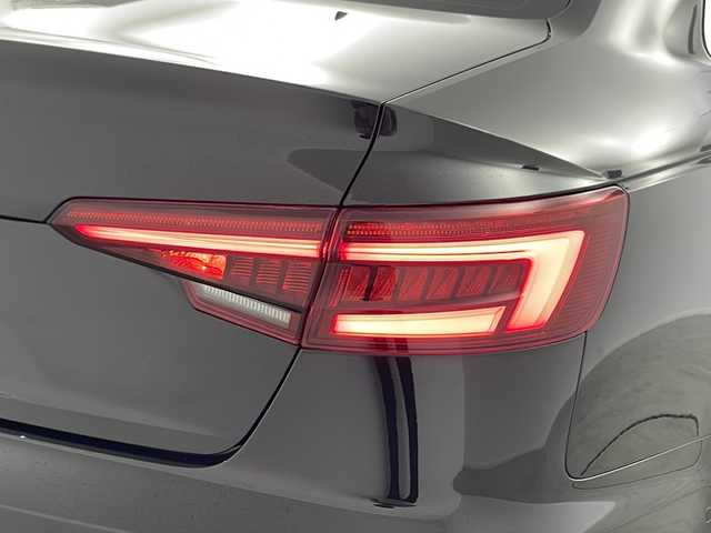 アウディ Ａ４ 35TFSIスポーツ ブラックエレガンス 愛知県 2019(令1)年 1.3万km ミトスブラックメタリック 125台限定車”black elegance”/禁煙車/純正MMIナビ/フルセグTV/サラウンドビューカメラ/バックカメラ/ビルトインETC2.0/純正ドライブレコーダー/マルチカラーアンビエントライト[特別装備]/純正フロアマット[特別装備]/純正18インチアルミホイール(10Yスポークデザイングロスブラックポリッシュド)[特別装備]/ラグジュアリーパッケージ/アシスタンスベーシックパッケージ/アシスタンスパッケージ/アウディプレセンスシティ/アウディプレセンスリヤ/アダプティブクルーズコントロール/アクティブレーンアシスト/アウディサイドアシスト/アウディパークアシスト/LEDヘッドライト/ハイビームアシスト/LEDリヤコンビライト/3ゾーンオートエアコン/パーシャルレザーシート/前席パワーシート/運転席ポジションメモリー/内装アルミニウムエリプス加飾/バーチャルコックピット/タイヤ空気圧警告/革巻きステアリング/ステアリングスイッチ/パドルシフト/プッシュスタート/電動格納ミラーウィンカー/電子パーキングブレーキ/ブレーキホールド/新車保証書・取扱説明書/記録簿R3~R6