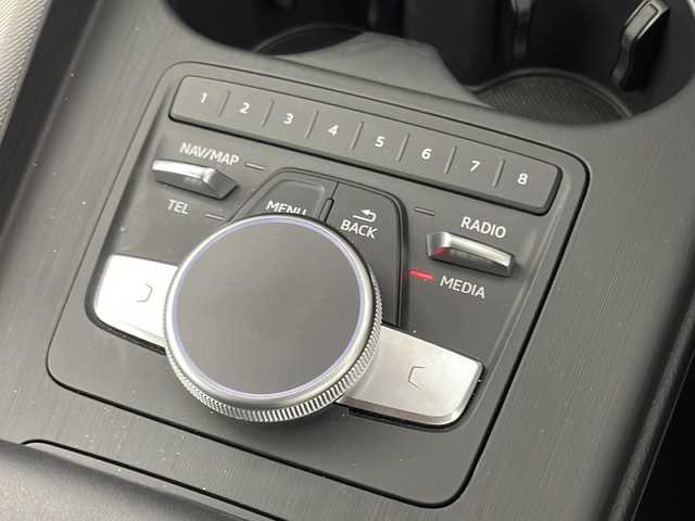 アウディ Ａ４ 35TFSIスポーツ ブラックエレガンス 愛知県 2019(令1)年 1.3万km ミトスブラックメタリック 125台限定車”black elegance”/禁煙車/純正MMIナビ/フルセグTV/サラウンドビューカメラ/バックカメラ/ビルトインETC2.0/純正ドライブレコーダー/マルチカラーアンビエントライト[特別装備]/純正フロアマット[特別装備]/純正18インチアルミホイール(10Yスポークデザイングロスブラックポリッシュド)[特別装備]/ラグジュアリーパッケージ/アシスタンスベーシックパッケージ/アシスタンスパッケージ/アウディプレセンスシティ/アウディプレセンスリヤ/アダプティブクルーズコントロール/アクティブレーンアシスト/アウディサイドアシスト/アウディパークアシスト/LEDヘッドライト/ハイビームアシスト/LEDリヤコンビライト/3ゾーンオートエアコン/パーシャルレザーシート/前席パワーシート/運転席ポジションメモリー/内装アルミニウムエリプス加飾/バーチャルコックピット/タイヤ空気圧警告/革巻きステアリング/ステアリングスイッチ/パドルシフト/プッシュスタート/電動格納ミラーウィンカー/電子パーキングブレーキ/ブレーキホールド/新車保証書・取扱説明書/記録簿R3~R6