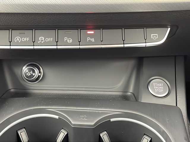 アウディ Ａ４ 35TFSIスポーツ ブラックエレガンス 愛知県 2019(令1)年 1.3万km ミトスブラックメタリック 125台限定車”black elegance”/禁煙車/純正MMIナビ/フルセグTV/サラウンドビューカメラ/バックカメラ/ビルトインETC2.0/純正ドライブレコーダー/マルチカラーアンビエントライト[特別装備]/純正フロアマット[特別装備]/純正18インチアルミホイール(10Yスポークデザイングロスブラックポリッシュド)[特別装備]/ラグジュアリーパッケージ/アシスタンスベーシックパッケージ/アシスタンスパッケージ/アウディプレセンスシティ/アウディプレセンスリヤ/アダプティブクルーズコントロール/アクティブレーンアシスト/アウディサイドアシスト/アウディパークアシスト/LEDヘッドライト/ハイビームアシスト/LEDリヤコンビライト/3ゾーンオートエアコン/パーシャルレザーシート/前席パワーシート/運転席ポジションメモリー/内装アルミニウムエリプス加飾/バーチャルコックピット/タイヤ空気圧警告/革巻きステアリング/ステアリングスイッチ/パドルシフト/プッシュスタート/電動格納ミラーウィンカー/電子パーキングブレーキ/ブレーキホールド/新車保証書・取扱説明書/記録簿R3~R6