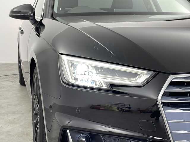 アウディ Ａ４ 35TFSIスポーツ ブラックエレガンス 愛知県 2019(令1)年 1.3万km ミトスブラックメタリック 125台限定車”black elegance”/禁煙車/純正MMIナビ/フルセグTV/サラウンドビューカメラ/バックカメラ/ビルトインETC2.0/純正ドライブレコーダー/マルチカラーアンビエントライト[特別装備]/純正フロアマット[特別装備]/純正18インチアルミホイール(10Yスポークデザイングロスブラックポリッシュド)[特別装備]/ラグジュアリーパッケージ/アシスタンスベーシックパッケージ/アシスタンスパッケージ/アウディプレセンスシティ/アウディプレセンスリヤ/アダプティブクルーズコントロール/アクティブレーンアシスト/アウディサイドアシスト/アウディパークアシスト/LEDヘッドライト/ハイビームアシスト/LEDリヤコンビライト/3ゾーンオートエアコン/パーシャルレザーシート/前席パワーシート/運転席ポジションメモリー/内装アルミニウムエリプス加飾/バーチャルコックピット/タイヤ空気圧警告/革巻きステアリング/ステアリングスイッチ/パドルシフト/プッシュスタート/電動格納ミラーウィンカー/電子パーキングブレーキ/ブレーキホールド/新車保証書・取扱説明書/記録簿R3~R6