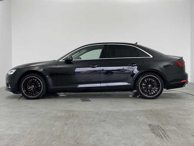 アウディ Ａ４ 35TFSIスポーツ ブラックエレガンス 愛知県 2019(令1)年 1.3万km ミトスブラックメタリック 125台限定車”black elegance”/禁煙車/純正MMIナビ/フルセグTV/サラウンドビューカメラ/バックカメラ/ビルトインETC2.0/純正ドライブレコーダー/マルチカラーアンビエントライト[特別装備]/純正フロアマット[特別装備]/純正18インチアルミホイール(10Yスポークデザイングロスブラックポリッシュド)[特別装備]/ラグジュアリーパッケージ/アシスタンスベーシックパッケージ/アシスタンスパッケージ/アウディプレセンスシティ/アウディプレセンスリヤ/アダプティブクルーズコントロール/アクティブレーンアシスト/アウディサイドアシスト/アウディパークアシスト/LEDヘッドライト/ハイビームアシスト/LEDリヤコンビライト/3ゾーンオートエアコン/パーシャルレザーシート/前席パワーシート/運転席ポジションメモリー/内装アルミニウムエリプス加飾/バーチャルコックピット/タイヤ空気圧警告/革巻きステアリング/ステアリングスイッチ/パドルシフト/プッシュスタート/電動格納ミラーウィンカー/電子パーキングブレーキ/ブレーキホールド/新車保証書・取扱説明書/記録簿R3~R6