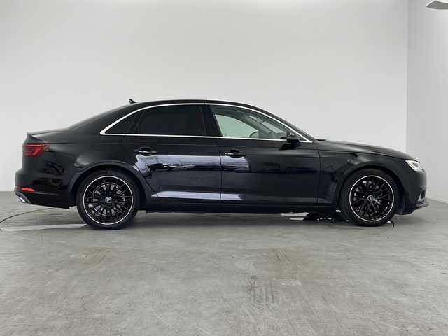 アウディ Ａ４ 35TFSIスポーツ ブラックエレガンス 愛知県 2019(令1)年 1.3万km ミトスブラックメタリック 125台限定車”black elegance”/禁煙車/純正MMIナビ/フルセグTV/サラウンドビューカメラ/バックカメラ/ビルトインETC2.0/純正ドライブレコーダー/マルチカラーアンビエントライト[特別装備]/純正フロアマット[特別装備]/純正18インチアルミホイール(10Yスポークデザイングロスブラックポリッシュド)[特別装備]/ラグジュアリーパッケージ/アシスタンスベーシックパッケージ/アシスタンスパッケージ/アウディプレセンスシティ/アウディプレセンスリヤ/アダプティブクルーズコントロール/アクティブレーンアシスト/アウディサイドアシスト/アウディパークアシスト/LEDヘッドライト/ハイビームアシスト/LEDリヤコンビライト/3ゾーンオートエアコン/パーシャルレザーシート/前席パワーシート/運転席ポジションメモリー/内装アルミニウムエリプス加飾/バーチャルコックピット/タイヤ空気圧警告/革巻きステアリング/ステアリングスイッチ/パドルシフト/プッシュスタート/電動格納ミラーウィンカー/電子パーキングブレーキ/ブレーキホールド/新車保証書・取扱説明書/記録簿R3~R6