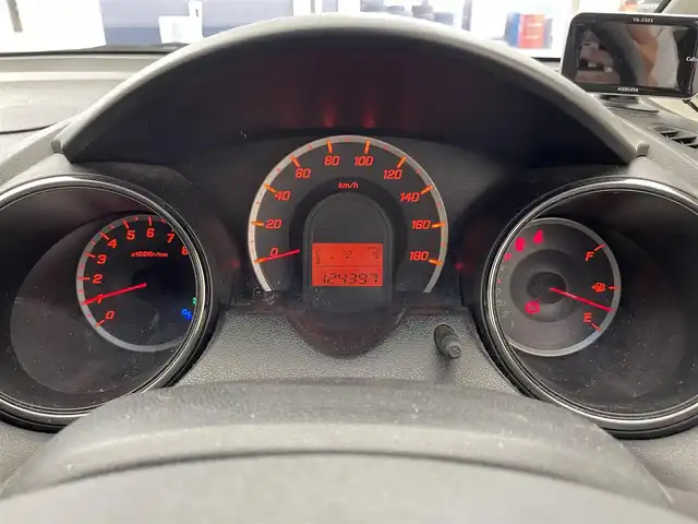 ホンダ フィット G スマートセレ ファインスタイル 滋賀県 2013(平25)年 12.5万km アラバスターシルバーメタリック 純正ディスプレイオーディオ/　USB/SD/CD/ワンセグ/ビルトインETC/バックカメラ/ステアリングスイッチ/オートライト/パワーステアリング/フロントデフロスター/スマートキー/ドアバイザー/リアワイパー