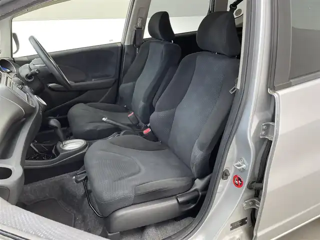 ホンダ フィット G スマートセレ ファインスタイル 滋賀県 2013(平25)年 12.5万km アラバスターシルバーメタリック 純正ディスプレイオーディオ/　USB/SD/CD/ワンセグ/ビルトインETC/バックカメラ/ステアリングスイッチ/オートライト/パワーステアリング/フロントデフロスター/スマートキー/ドアバイザー/リアワイパー