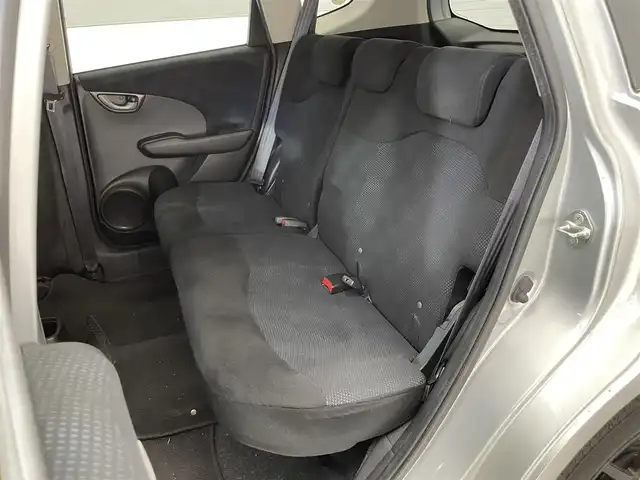 ホンダ フィット G スマートセレ ファインスタイル 滋賀県 2013(平25)年 12.5万km アラバスターシルバーメタリック 純正ディスプレイオーディオ/　USB/SD/CD/ワンセグ/ビルトインETC/バックカメラ/ステアリングスイッチ/オートライト/パワーステアリング/フロントデフロスター/スマートキー/ドアバイザー/リアワイパー