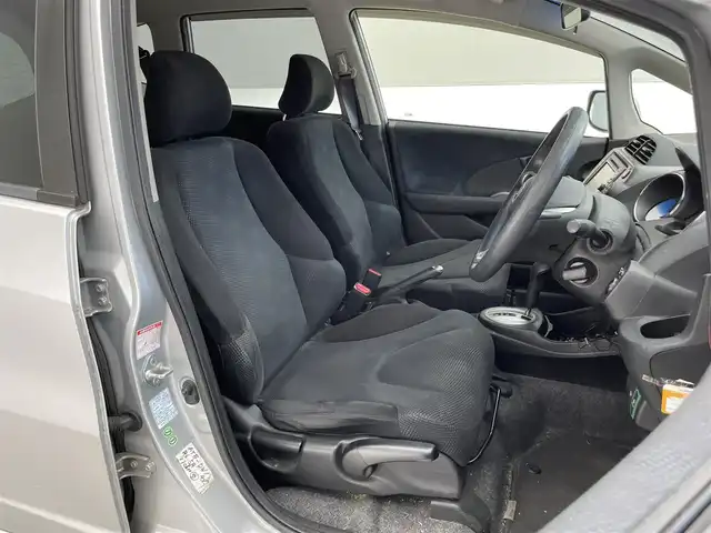 ホンダ フィット G スマートセレ ファインスタイル 滋賀県 2013(平25)年 12.5万km アラバスターシルバーメタリック 純正ディスプレイオーディオ/　USB/SD/CD/ワンセグ/ビルトインETC/バックカメラ/ステアリングスイッチ/オートライト/パワーステアリング/フロントデフロスター/スマートキー/ドアバイザー/リアワイパー