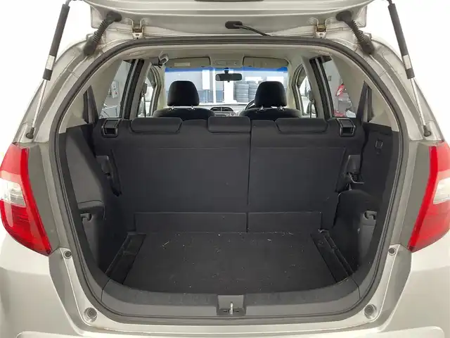 ホンダ フィット G スマートセレ ファインスタイル 滋賀県 2013(平25)年 12.5万km アラバスターシルバーメタリック 純正ディスプレイオーディオ/　USB/SD/CD/ワンセグ/ビルトインETC/バックカメラ/ステアリングスイッチ/オートライト/パワーステアリング/フロントデフロスター/スマートキー/ドアバイザー/リアワイパー