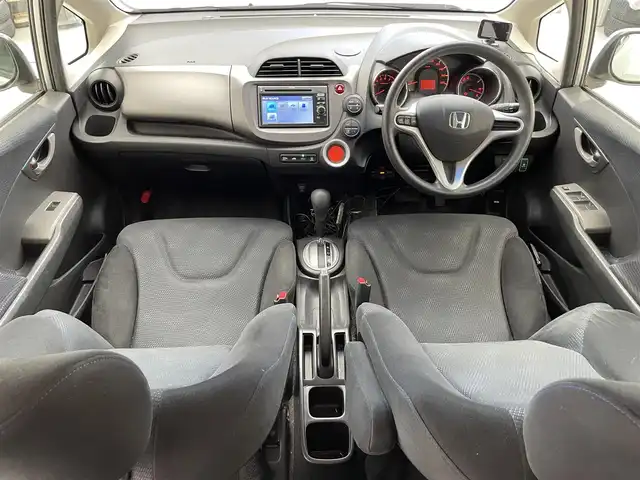 ホンダ フィット G スマートセレ ファインスタイル 滋賀県 2013(平25)年 12.5万km アラバスターシルバーメタリック 純正ディスプレイオーディオ/　USB/SD/CD/ワンセグ/ビルトインETC/バックカメラ/ステアリングスイッチ/オートライト/パワーステアリング/フロントデフロスター/スマートキー/ドアバイザー/リアワイパー