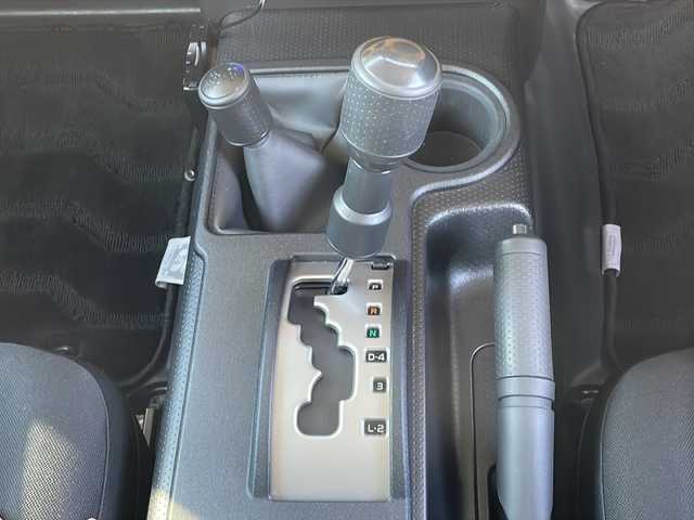 トヨタ ＦＪクルーザー オフロードパッケージ 岩手県 2012(平24)年 7.2万km イエロー/ホワイト ビルシュタイン製モノチューブショックアブソーバー　クロールコントロール　アクティブトラクションコントロール　リヤデフロック　純正ナビ　バックＣ　フルセグ　ＥＴＣ　クルコン　１７インチＡＷ　ルーフラック