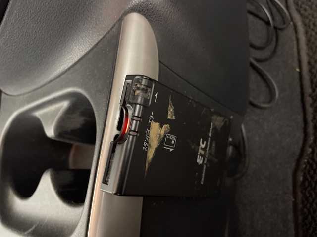 日産 ラティオ G 道央・札幌 2012(平24)年 4.4万km ブリリアントシルバー ・ワンオーナー/・純正オーディオ/・CD/AUX/・横滑り防止装置/ETC/・プッシュスタート/スマートキー/・ヘッドライトレベライザー/・電動格納ミラー/・純正フロアマット/・オートエアコン/・ドアバイザー/・積込夏タイヤ純正AWセット