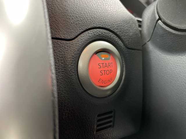 日産 ラティオ G 道央・札幌 2012(平24)年 4.4万km ブリリアントシルバー ・ワンオーナー/・純正オーディオ/・CD/AUX/・横滑り防止装置/ETC/・プッシュスタート/スマートキー/・ヘッドライトレベライザー/・電動格納ミラー/・純正フロアマット/・オートエアコン/・ドアバイザー/・積込夏タイヤ純正AWセット