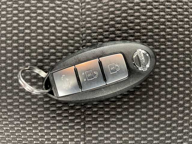 日産 ラティオ G 道央・札幌 2012(平24)年 4.4万km ブリリアントシルバー ・ワンオーナー/・純正オーディオ/・CD/AUX/・横滑り防止装置/ETC/・プッシュスタート/スマートキー/・ヘッドライトレベライザー/・電動格納ミラー/・純正フロアマット/・オートエアコン/・ドアバイザー/・積込夏タイヤ純正AWセット