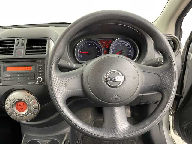 日産 ラティオ G 道央・札幌 2012(平24)年 4.4万km ブリリアントシルバー ・ワンオーナー/・純正オーディオ/・CD/AUX/・横滑り防止装置/ETC/・プッシュスタート/スマートキー/・ヘッドライトレベライザー/・電動格納ミラー/・純正フロアマット/・オートエアコン/・ドアバイザー/・積込夏タイヤ純正AWセット