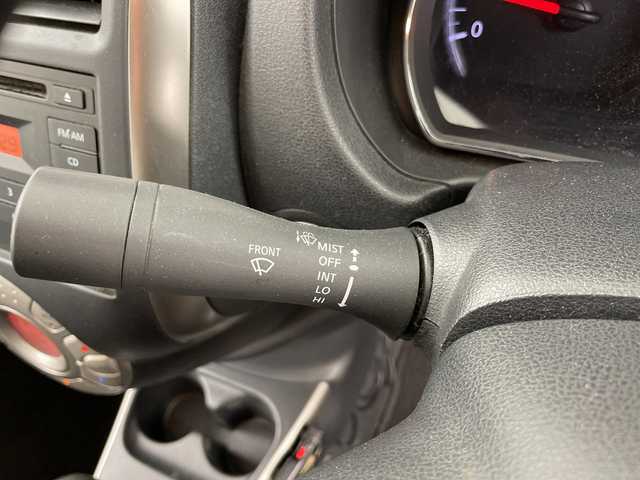 日産 ラティオ G 道央・札幌 2012(平24)年 4.4万km ブリリアントシルバー ・ワンオーナー/・純正オーディオ/・CD/AUX/・横滑り防止装置/ETC/・プッシュスタート/スマートキー/・ヘッドライトレベライザー/・電動格納ミラー/・純正フロアマット/・オートエアコン/・ドアバイザー/・積込夏タイヤ純正AWセット