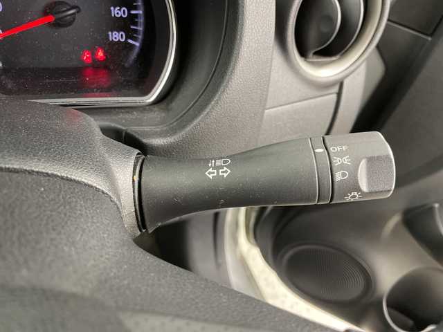 日産 ラティオ G 道央・札幌 2012(平24)年 4.4万km ブリリアントシルバー ・ワンオーナー/・純正オーディオ/・CD/AUX/・横滑り防止装置/ETC/・プッシュスタート/スマートキー/・ヘッドライトレベライザー/・電動格納ミラー/・純正フロアマット/・オートエアコン/・ドアバイザー/・積込夏タイヤ純正AWセット