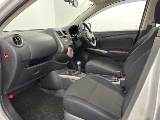 日産 ラティオ G 道央・札幌 2012(平24)年 4.4万km ブリリアントシルバー ・ワンオーナー/・純正オーディオ/・CD/AUX/・横滑り防止装置/ETC/・プッシュスタート/スマートキー/・ヘッドライトレベライザー/・電動格納ミラー/・純正フロアマット/・オートエアコン/・ドアバイザー/・積込夏タイヤ純正AWセット