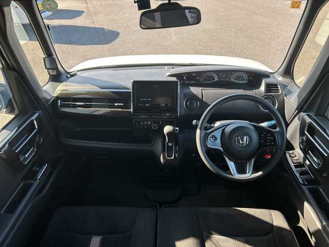 ホンダ Ｎ ＢＯＸ カスタム G L ホンダセンシング 岐阜県 2018(平30)年 3.3万km プラチナホワイトパール 登録時走行距離32399km/社外ナビ（AVIC-RZ802）/フルセグテレビ/バックカメラ/Blue tooth・CD・DVD・SDミュージックサーバー・USB/ビルトインETC/両側パワースライドドア/エアロ（サイド）/ホンダセンシング/衝突軽減ブレーキ/先行車発進お知らせ機能/歩行者事故低減ステアリング/標識認識機能/EBD（電子制御制動力配分システム）付ABS/コーナーセンサー前後/レーダークルーズコントロール/レーンキープアシスト/ドライブレコーダー前方/LEDヘッドライト/フォグランプ/オートライト/横滑り防止装置/盗難防止装置/純正14アルミホイール/SRSエアバッグシステム運転席・助手席/カーテンエアバッグ/布系シート/ベンチシート/社外フロアマット/プッシュスタート/スマートキー/スペアキー1本/パドルシフト/アイドリングストップ/オートエアコン/取扱説明書/保証書/記録簿