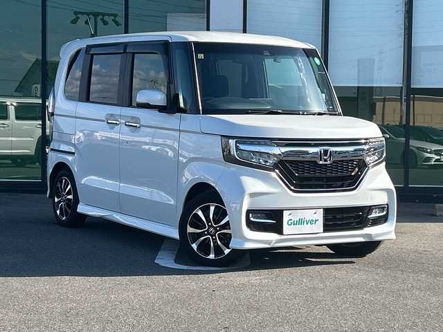 ホンダ Ｎ ＢＯＸ カスタム G L ホンダセンシング 岐阜県 2018(平30)年 3.3万km プラチナホワイトパール 登録時走行距離32399km/社外ナビ（AVIC-RZ802）/フルセグテレビ/バックカメラ/Blue tooth・CD・DVD・SDミュージックサーバー・USB/ビルトインETC/両側パワースライドドア/エアロ（サイド）/ホンダセンシング/衝突軽減ブレーキ/先行車発進お知らせ機能/歩行者事故低減ステアリング/標識認識機能/EBD（電子制御制動力配分システム）付ABS/コーナーセンサー前後/レーダークルーズコントロール/レーンキープアシスト/ドライブレコーダー前方/LEDヘッドライト/フォグランプ/オートライト/横滑り防止装置/盗難防止装置/純正14アルミホイール/SRSエアバッグシステム運転席・助手席/カーテンエアバッグ/布系シート/ベンチシート/社外フロアマット/プッシュスタート/スマートキー/スペアキー1本/パドルシフト/アイドリングストップ/オートエアコン/取扱説明書/保証書/記録簿