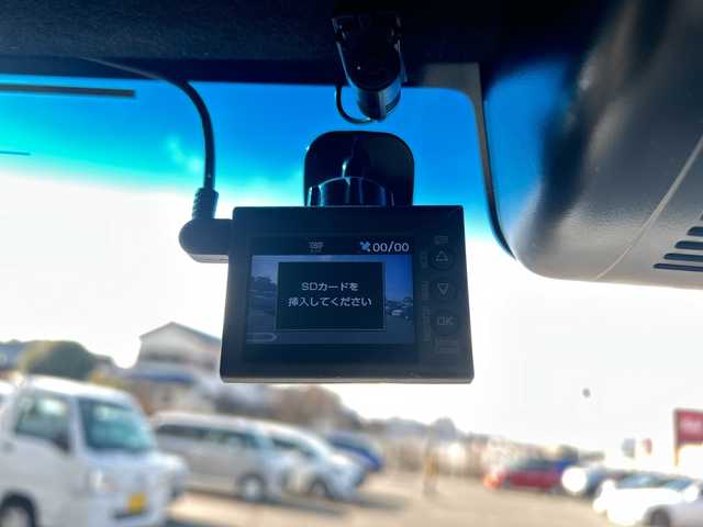 ホンダ Ｎ ＢＯＸ カスタム G L ホンダセンシング 岐阜県 2018(平30)年 3.3万km プラチナホワイトパール 登録時走行距離32399km/社外ナビ（AVIC-RZ802）/フルセグテレビ/バックカメラ/Blue tooth・CD・DVD・SDミュージックサーバー・USB/ビルトインETC/両側パワースライドドア/エアロ（サイド）/ホンダセンシング/衝突軽減ブレーキ/先行車発進お知らせ機能/歩行者事故低減ステアリング/標識認識機能/EBD（電子制御制動力配分システム）付ABS/コーナーセンサー前後/レーダークルーズコントロール/レーンキープアシスト/ドライブレコーダー前方/LEDヘッドライト/フォグランプ/オートライト/横滑り防止装置/盗難防止装置/純正14アルミホイール/SRSエアバッグシステム運転席・助手席/カーテンエアバッグ/布系シート/ベンチシート/社外フロアマット/プッシュスタート/スマートキー/スペアキー1本/パドルシフト/アイドリングストップ/オートエアコン/取扱説明書/保証書/記録簿