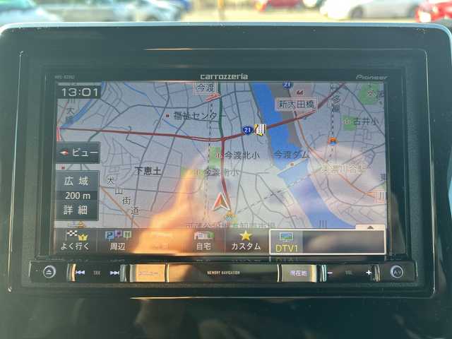 ホンダ Ｎ ＢＯＸ カスタム G L ホンダセンシング 岐阜県 2018(平30)年 3.3万km プラチナホワイトパール 登録時走行距離32399km/社外ナビ（AVIC-RZ802）/フルセグテレビ/バックカメラ/Blue tooth・CD・DVD・SDミュージックサーバー・USB/ビルトインETC/両側パワースライドドア/エアロ（サイド）/ホンダセンシング/衝突軽減ブレーキ/先行車発進お知らせ機能/歩行者事故低減ステアリング/標識認識機能/EBD（電子制御制動力配分システム）付ABS/コーナーセンサー前後/レーダークルーズコントロール/レーンキープアシスト/ドライブレコーダー前方/LEDヘッドライト/フォグランプ/オートライト/横滑り防止装置/盗難防止装置/純正14アルミホイール/SRSエアバッグシステム運転席・助手席/カーテンエアバッグ/布系シート/ベンチシート/社外フロアマット/プッシュスタート/スマートキー/スペアキー1本/パドルシフト/アイドリングストップ/オートエアコン/取扱説明書/保証書/記録簿