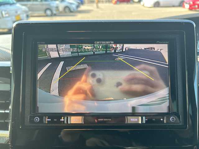 ホンダ Ｎ ＢＯＸ カスタム G L ホンダセンシング 岐阜県 2018(平30)年 3.3万km プラチナホワイトパール 登録時走行距離32399km/社外ナビ（AVIC-RZ802）/フルセグテレビ/バックカメラ/Blue tooth・CD・DVD・SDミュージックサーバー・USB/ビルトインETC/両側パワースライドドア/エアロ（サイド）/ホンダセンシング/衝突軽減ブレーキ/先行車発進お知らせ機能/歩行者事故低減ステアリング/標識認識機能/EBD（電子制御制動力配分システム）付ABS/コーナーセンサー前後/レーダークルーズコントロール/レーンキープアシスト/ドライブレコーダー前方/LEDヘッドライト/フォグランプ/オートライト/横滑り防止装置/盗難防止装置/純正14アルミホイール/SRSエアバッグシステム運転席・助手席/カーテンエアバッグ/布系シート/ベンチシート/社外フロアマット/プッシュスタート/スマートキー/スペアキー1本/パドルシフト/アイドリングストップ/オートエアコン/取扱説明書/保証書/記録簿