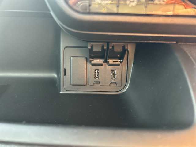 ホンダ Ｎ ＢＯＸ カスタム G L ホンダセンシング 岐阜県 2018(平30)年 3.3万km プラチナホワイトパール 登録時走行距離32399km/社外ナビ（AVIC-RZ802）/フルセグテレビ/バックカメラ/Blue tooth・CD・DVD・SDミュージックサーバー・USB/ビルトインETC/両側パワースライドドア/エアロ（サイド）/ホンダセンシング/衝突軽減ブレーキ/先行車発進お知らせ機能/歩行者事故低減ステアリング/標識認識機能/EBD（電子制御制動力配分システム）付ABS/コーナーセンサー前後/レーダークルーズコントロール/レーンキープアシスト/ドライブレコーダー前方/LEDヘッドライト/フォグランプ/オートライト/横滑り防止装置/盗難防止装置/純正14アルミホイール/SRSエアバッグシステム運転席・助手席/カーテンエアバッグ/布系シート/ベンチシート/社外フロアマット/プッシュスタート/スマートキー/スペアキー1本/パドルシフト/アイドリングストップ/オートエアコン/取扱説明書/保証書/記録簿