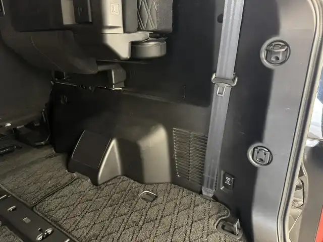 三菱 デリカＤ：５ P 三重県 2019(平31)年 4.9万km ダイヤモンドブラックマイカ ディーゼル・ターボ/フルタイム4WD/MTモード付インパネ8AT/純正 10.1インチナビ QY9000MC/（FM/AM/TV/Music Catcher/Bluetooth/CD/DVD/SD/USB/iPod/HDMI/AUX）/純正 11.5インチ 後席モニター（ALPINE製）/マルチアラウンドモニター/両側オートスライドドア/ドライブレコーダー 前方/ビルトイン ETC/e-Assist/・衝突被害軽減ブレーキシステム/・車線逸脱警報システム/・レーダークルーズコントロールシステム/・オートハイビーム/・誤発進抑制機能（前進時）/・後側方車両検知警報システム（レーンチェンジアシスト機能付）［BSW/LCA］/・後退時交差車両検知警報システム［RCTA］/など/装備/・パワーシート（D6way）/・シートヒーター（D/N）/・左右独立オートエアコン/・後席クーラー＆ヒーター/・AC100V電源コンセント（100W）/・オートライト/・LED ヘッドランプ＋フロントフォグランプ/・パドルシフト/・純正18inAW/・プッシュスタート/・保/取/・スマートキーx2/など