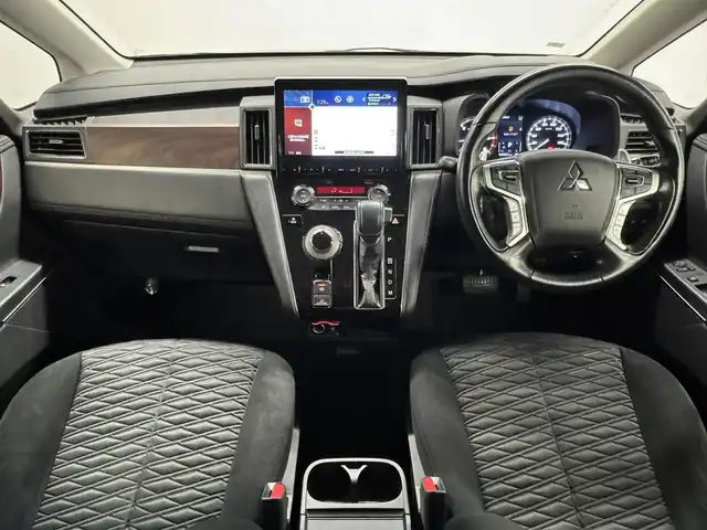 三菱 デリカＤ：５ P 三重県 2019(平31)年 4.9万km ダイヤモンドブラックマイカ ディーゼル・ターボ/フルタイム4WD/MTモード付インパネ8AT/純正 10.1インチナビ QY9000MC/（FM/AM/TV/Music Catcher/Bluetooth/CD/DVD/SD/USB/iPod/HDMI/AUX）/純正 11.5インチ 後席モニター（ALPINE製）/マルチアラウンドモニター/両側オートスライドドア/ドライブレコーダー 前方/ビルトイン ETC/e-Assist/・衝突被害軽減ブレーキシステム/・車線逸脱警報システム/・レーダークルーズコントロールシステム/・オートハイビーム/・誤発進抑制機能（前進時）/・後側方車両検知警報システム（レーンチェンジアシスト機能付）［BSW/LCA］/・後退時交差車両検知警報システム［RCTA］/など/装備/・パワーシート（D6way）/・シートヒーター（D/N）/・左右独立オートエアコン/・後席クーラー＆ヒーター/・AC100V電源コンセント（100W）/・オートライト/・LED ヘッドランプ＋フロントフォグランプ/・パドルシフト/・純正18inAW/・プッシュスタート/・保/取/・スマートキーx2/など