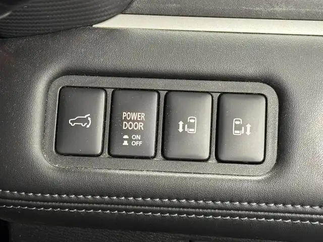 三菱 デリカＤ：５ P 三重県 2019(平31)年 4.9万km ダイヤモンドブラックマイカ ディーゼル・ターボ/フルタイム4WD/MTモード付インパネ8AT/純正 10.1インチナビ QY9000MC/（FM/AM/TV/Music Catcher/Bluetooth/CD/DVD/SD/USB/iPod/HDMI/AUX）/純正 11.5インチ 後席モニター（ALPINE製）/マルチアラウンドモニター/両側オートスライドドア/ドライブレコーダー 前方/ビルトイン ETC/e-Assist/・衝突被害軽減ブレーキシステム/・車線逸脱警報システム/・レーダークルーズコントロールシステム/・オートハイビーム/・誤発進抑制機能（前進時）/・後側方車両検知警報システム（レーンチェンジアシスト機能付）［BSW/LCA］/・後退時交差車両検知警報システム［RCTA］/など/装備/・パワーシート（D6way）/・シートヒーター（D/N）/・左右独立オートエアコン/・後席クーラー＆ヒーター/・AC100V電源コンセント（100W）/・オートライト/・LED ヘッドランプ＋フロントフォグランプ/・パドルシフト/・純正18inAW/・プッシュスタート/・保/取/・スマートキーx2/など