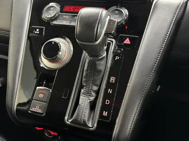 三菱 デリカＤ：５ P 三重県 2019(平31)年 4.9万km ダイヤモンドブラックマイカ ディーゼル・ターボ/フルタイム4WD/MTモード付インパネ8AT/純正 10.1インチナビ QY9000MC/（FM/AM/TV/Music Catcher/Bluetooth/CD/DVD/SD/USB/iPod/HDMI/AUX）/純正 11.5インチ 後席モニター（ALPINE製）/マルチアラウンドモニター/両側オートスライドドア/ドライブレコーダー 前方/ビルトイン ETC/e-Assist/・衝突被害軽減ブレーキシステム/・車線逸脱警報システム/・レーダークルーズコントロールシステム/・オートハイビーム/・誤発進抑制機能（前進時）/・後側方車両検知警報システム（レーンチェンジアシスト機能付）［BSW/LCA］/・後退時交差車両検知警報システム［RCTA］/など/装備/・パワーシート（D6way）/・シートヒーター（D/N）/・左右独立オートエアコン/・後席クーラー＆ヒーター/・AC100V電源コンセント（100W）/・オートライト/・LED ヘッドランプ＋フロントフォグランプ/・パドルシフト/・純正18inAW/・プッシュスタート/・保/取/・スマートキーx2/など