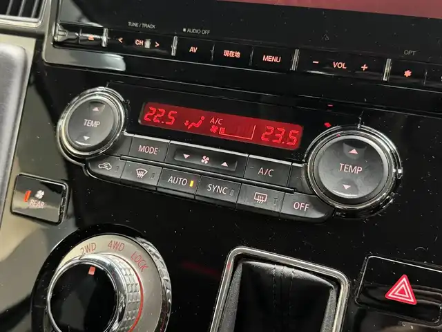 三菱 デリカＤ：５ P 三重県 2019(平31)年 4.9万km ダイヤモンドブラックマイカ ディーゼル・ターボ/フルタイム4WD/MTモード付インパネ8AT/純正 10.1インチナビ QY9000MC/（FM/AM/TV/Music Catcher/Bluetooth/CD/DVD/SD/USB/iPod/HDMI/AUX）/純正 11.5インチ 後席モニター（ALPINE製）/マルチアラウンドモニター/両側オートスライドドア/ドライブレコーダー 前方/ビルトイン ETC/e-Assist/・衝突被害軽減ブレーキシステム/・車線逸脱警報システム/・レーダークルーズコントロールシステム/・オートハイビーム/・誤発進抑制機能（前進時）/・後側方車両検知警報システム（レーンチェンジアシスト機能付）［BSW/LCA］/・後退時交差車両検知警報システム［RCTA］/など/装備/・パワーシート（D6way）/・シートヒーター（D/N）/・左右独立オートエアコン/・後席クーラー＆ヒーター/・AC100V電源コンセント（100W）/・オートライト/・LED ヘッドランプ＋フロントフォグランプ/・パドルシフト/・純正18inAW/・プッシュスタート/・保/取/・スマートキーx2/など