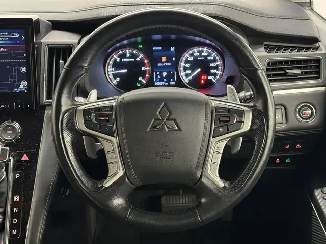 三菱 デリカＤ：５ P 三重県 2019(平31)年 4.9万km ダイヤモンドブラックマイカ ディーゼル・ターボ/フルタイム4WD/MTモード付インパネ8AT/純正 10.1インチナビ QY9000MC/（FM/AM/TV/Music Catcher/Bluetooth/CD/DVD/SD/USB/iPod/HDMI/AUX）/純正 11.5インチ 後席モニター（ALPINE製）/マルチアラウンドモニター/両側オートスライドドア/ドライブレコーダー 前方/ビルトイン ETC/e-Assist/・衝突被害軽減ブレーキシステム/・車線逸脱警報システム/・レーダークルーズコントロールシステム/・オートハイビーム/・誤発進抑制機能（前進時）/・後側方車両検知警報システム（レーンチェンジアシスト機能付）［BSW/LCA］/・後退時交差車両検知警報システム［RCTA］/など/装備/・パワーシート（D6way）/・シートヒーター（D/N）/・左右独立オートエアコン/・後席クーラー＆ヒーター/・AC100V電源コンセント（100W）/・オートライト/・LED ヘッドランプ＋フロントフォグランプ/・パドルシフト/・純正18inAW/・プッシュスタート/・保/取/・スマートキーx2/など