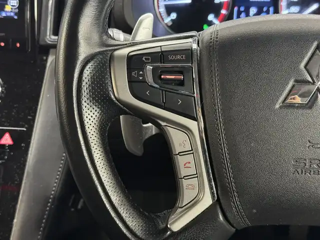 三菱 デリカＤ：５ P 三重県 2019(平31)年 4.9万km ダイヤモンドブラックマイカ ディーゼル・ターボ/フルタイム4WD/MTモード付インパネ8AT/純正 10.1インチナビ QY9000MC/（FM/AM/TV/Music Catcher/Bluetooth/CD/DVD/SD/USB/iPod/HDMI/AUX）/純正 11.5インチ 後席モニター（ALPINE製）/マルチアラウンドモニター/両側オートスライドドア/ドライブレコーダー 前方/ビルトイン ETC/e-Assist/・衝突被害軽減ブレーキシステム/・車線逸脱警報システム/・レーダークルーズコントロールシステム/・オートハイビーム/・誤発進抑制機能（前進時）/・後側方車両検知警報システム（レーンチェンジアシスト機能付）［BSW/LCA］/・後退時交差車両検知警報システム［RCTA］/など/装備/・パワーシート（D6way）/・シートヒーター（D/N）/・左右独立オートエアコン/・後席クーラー＆ヒーター/・AC100V電源コンセント（100W）/・オートライト/・LED ヘッドランプ＋フロントフォグランプ/・パドルシフト/・純正18inAW/・プッシュスタート/・保/取/・スマートキーx2/など