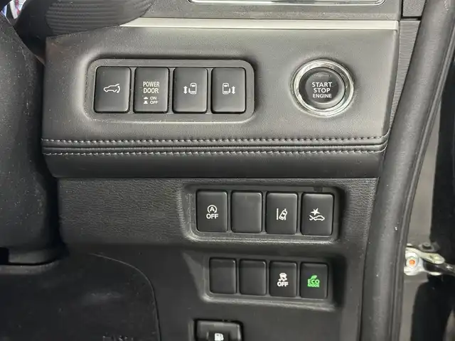 三菱 デリカＤ：５ P 三重県 2019(平31)年 4.9万km ダイヤモンドブラックマイカ ディーゼル・ターボ/フルタイム4WD/MTモード付インパネ8AT/純正 10.1インチナビ QY9000MC/（FM/AM/TV/Music Catcher/Bluetooth/CD/DVD/SD/USB/iPod/HDMI/AUX）/純正 11.5インチ 後席モニター（ALPINE製）/マルチアラウンドモニター/両側オートスライドドア/ドライブレコーダー 前方/ビルトイン ETC/e-Assist/・衝突被害軽減ブレーキシステム/・車線逸脱警報システム/・レーダークルーズコントロールシステム/・オートハイビーム/・誤発進抑制機能（前進時）/・後側方車両検知警報システム（レーンチェンジアシスト機能付）［BSW/LCA］/・後退時交差車両検知警報システム［RCTA］/など/装備/・パワーシート（D6way）/・シートヒーター（D/N）/・左右独立オートエアコン/・後席クーラー＆ヒーター/・AC100V電源コンセント（100W）/・オートライト/・LED ヘッドランプ＋フロントフォグランプ/・パドルシフト/・純正18inAW/・プッシュスタート/・保/取/・スマートキーx2/など