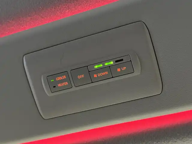 三菱 デリカＤ：５ P 三重県 2019(平31)年 4.9万km ダイヤモンドブラックマイカ ディーゼル・ターボ/フルタイム4WD/MTモード付インパネ8AT/純正 10.1インチナビ QY9000MC/（FM/AM/TV/Music Catcher/Bluetooth/CD/DVD/SD/USB/iPod/HDMI/AUX）/純正 11.5インチ 後席モニター（ALPINE製）/マルチアラウンドモニター/両側オートスライドドア/ドライブレコーダー 前方/ビルトイン ETC/e-Assist/・衝突被害軽減ブレーキシステム/・車線逸脱警報システム/・レーダークルーズコントロールシステム/・オートハイビーム/・誤発進抑制機能（前進時）/・後側方車両検知警報システム（レーンチェンジアシスト機能付）［BSW/LCA］/・後退時交差車両検知警報システム［RCTA］/など/装備/・パワーシート（D6way）/・シートヒーター（D/N）/・左右独立オートエアコン/・後席クーラー＆ヒーター/・AC100V電源コンセント（100W）/・オートライト/・LED ヘッドランプ＋フロントフォグランプ/・パドルシフト/・純正18inAW/・プッシュスタート/・保/取/・スマートキーx2/など