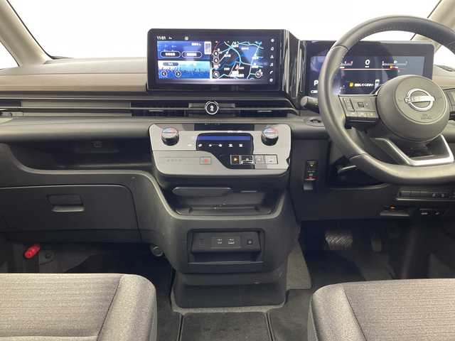 日産 セレナ ハイウェイスター V 群馬県 2023(令5)年 3.1万km パールⅡ 純正フロントエアロ　純正１１型後席モニター　純正１２．３型ナビ　デジタルインナーミラー　プロパイロット　ワイヤレス充電器　両側電動スライドドア　パドルシフト　ＥＴＣ２．０　パドルシフト　禁煙