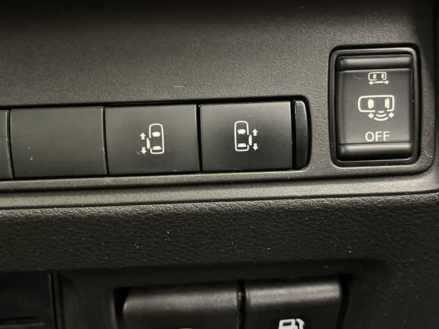 日産 セレナ ハイウェイスター V 群馬県 2023(令5)年 3.1万km パールⅡ 純正フロントエアロ　純正１１型後席モニター　純正１２．３型ナビ　デジタルインナーミラー　プロパイロット　ワイヤレス充電器　両側電動スライドドア　パドルシフト　ＥＴＣ２．０　パドルシフト　禁煙