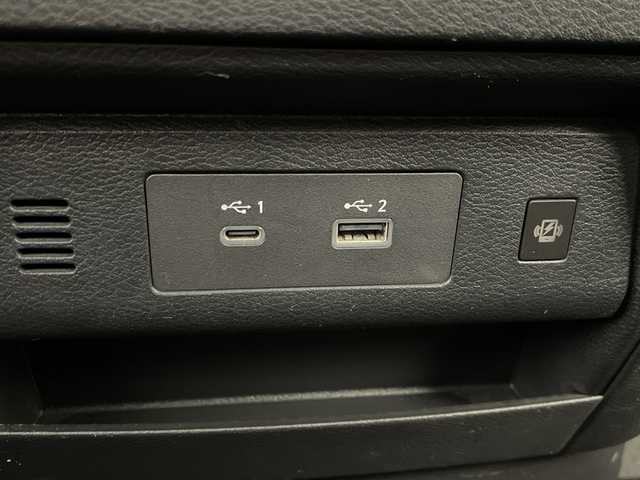 日産 セレナ ハイウェイスター V 群馬県 2023(令5)年 3.1万km パールⅡ 純正フロントエアロ　純正１１型後席モニター　純正１２．３型ナビ　デジタルインナーミラー　プロパイロット　ワイヤレス充電器　両側電動スライドドア　パドルシフト　ＥＴＣ２．０　パドルシフト　禁煙