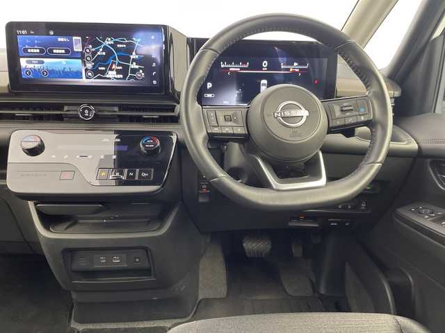 日産 セレナ ハイウェイスター V 群馬県 2023(令5)年 3.1万km パールⅡ 純正フロントエアロ　純正１１型後席モニター　純正１２．３型ナビ　デジタルインナーミラー　プロパイロット　ワイヤレス充電器　両側電動スライドドア　パドルシフト　ＥＴＣ２．０　パドルシフト　禁煙