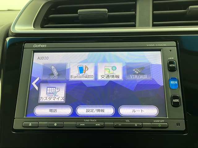 ホンダ フィット ハイブリット Fパッケージ 栃木県 2016(平28)年 3.4万km ブリリアントスポーティブルーメタリック2トーン 福祉車両/助手席回転シート/禁煙車/純正メモリーナビ/・ワンセグ/CD/Bluetooth/SD/USB/バックカメラ/ビルトインETC/前後ドライブレコーダー/オートライト/ステアリングスイッチ/電動格納ウインカーミラー/純正フロアマット/ドアバイザー/●純正ホイールカバー/●保証書/●取扱説明書